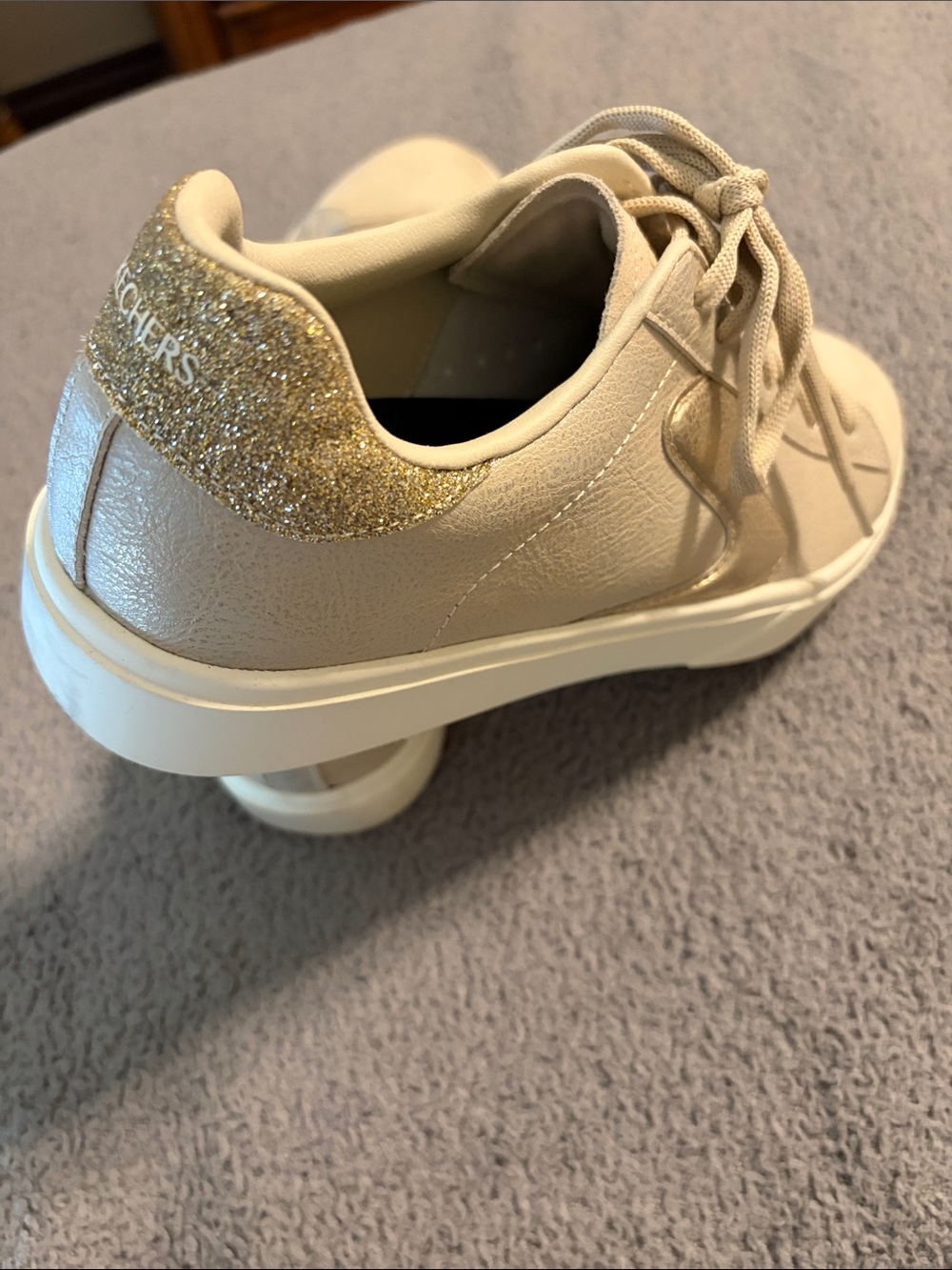 Women's Neutral Beige Glitter Lace-Up Sneakers 9.5.  Wore 1 time. Too big. - Picture 5 of 5